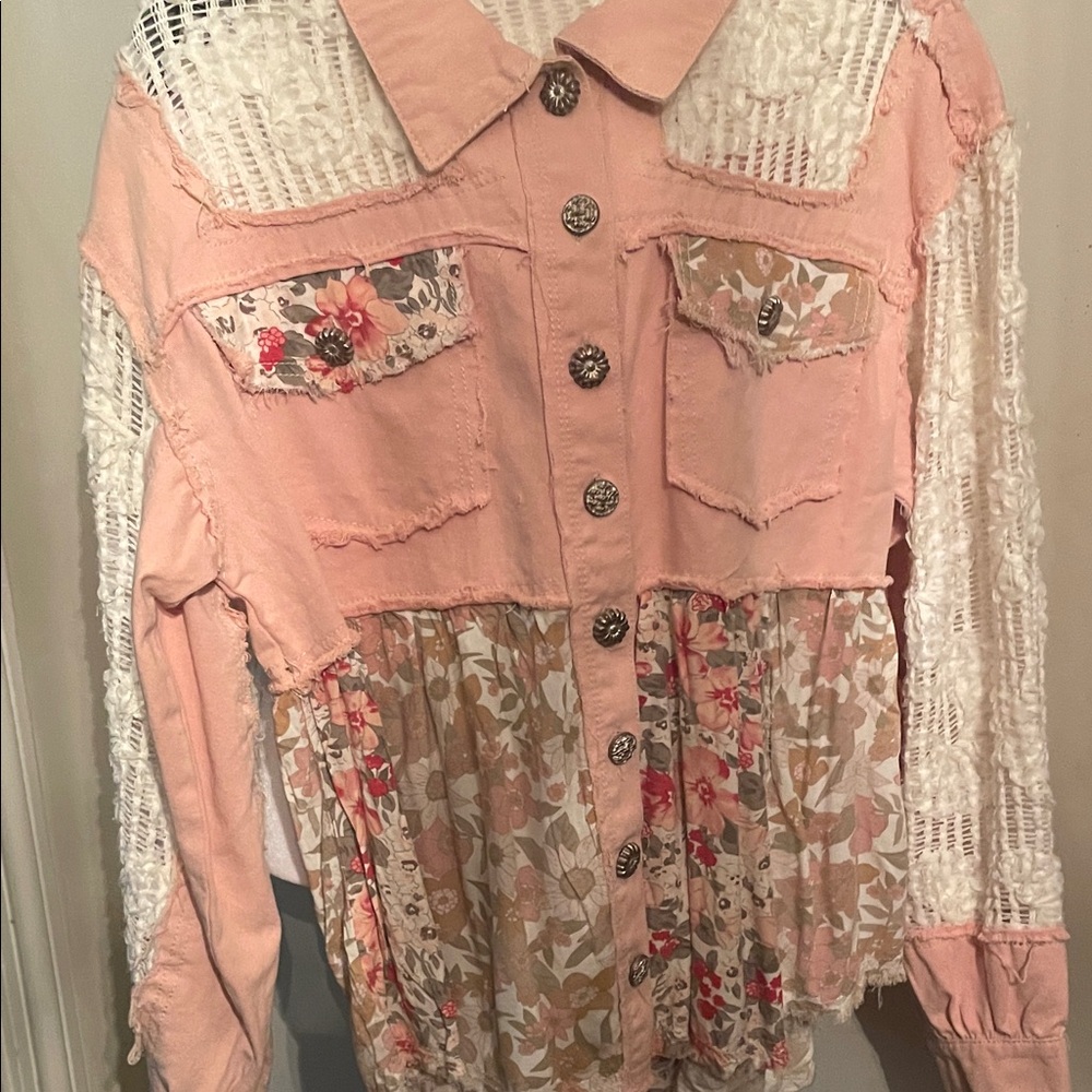 POL Pink and White Floral Lace Top